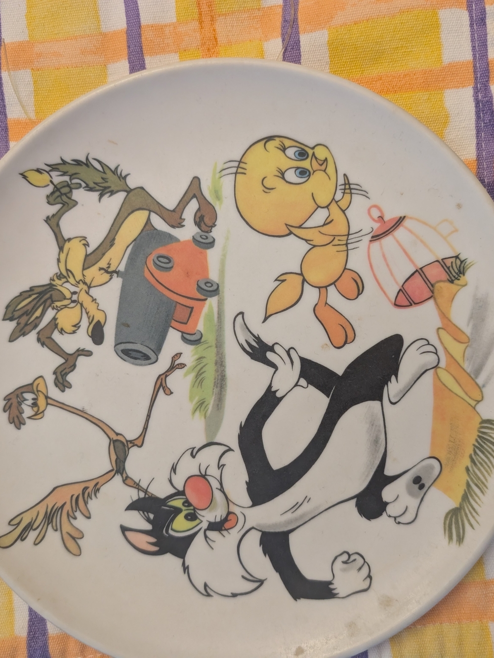 Looney Tunes Cartoon Character Plate - Tweety, Sylvester, Wile E. Coyote